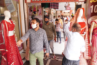 Hisar Municipal Corporation team removed encroachment in Rajguru Market