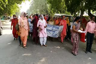 memorandum submitted to the minister of women and child development kamlesh dhanda in anganwadi regarding demands