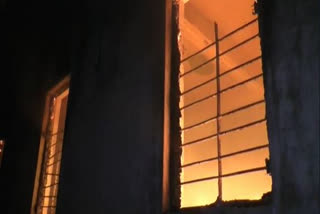 Kolkata fire  Fire breaks out in five-storeyed building in Kolkata  Ganesh Chandra Avenue fire  West Bengal fire news  കൊൽക്കത്ത  കൊൽക്കത്തയിൽ തീപിടിത്തം  ഗണേഷ് ചന്ദ്ര അവന്യൂ  ഗണേഷ് ചന്ദ്ര അവന്യൂവിൽ തീപിടിത്തം