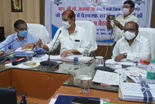 Minister Mohammad Akbar took review meeting of officials regarding departmental works in Rajnandgaon