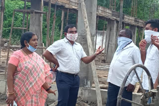 DAO inspects raithu vediaka Construction works in Vardhannapet