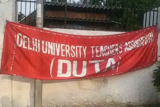 DUTA and students opposes Delhi government order to give salary to teachers from students society fund