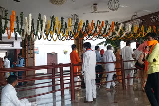 शाकंभरी देवी सिद्धपीठ मंदिर पर नवरात्रि के पहले दिन श्रद्धालुओं का सैलाब