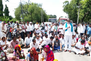 Formers Protest On Medak Highwayy