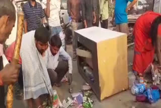 miscreants threw goods of shop for not giving illegal collection in faridabad