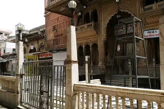 बांके बिहारी मंदिर  बंद