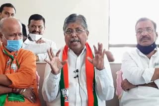 chandrakant-patil-taunts-thackeray