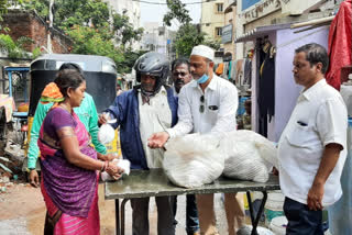 వరద ముంపు ప్రాంత ప్రజలకు స్వచ్ఛంద సంస్థల సహకారం