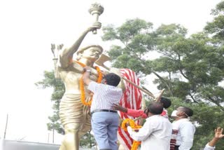 cm hemant unveiled statue at nilambar pitambar park in ranchi