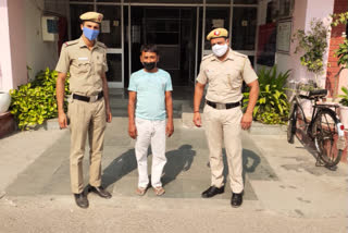 Najafgarh police arrested two absconding criminals in delhi