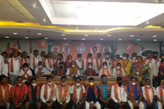 RR Nagar Congress Corporators Join BJP