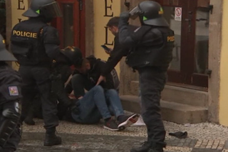 czech protest_police