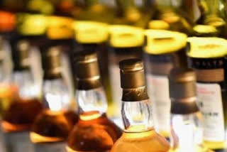 three arrested including woman for liquor smuggling in south east delhi