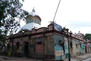 kalighat_temple_open_for_divoties_from_sasthi_to_dashami