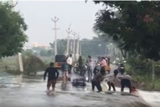 Telangana Andhra Pradesh GHMC  K.t. Rama Rao Hyderabad  Hyderabad Rain Thunderstorms Lightning  ഹൈദരാബാദിൽ ഓറഞ്ച് അലർട്ട്  orange alert in hyderabad  തെലങ്കാനയിലും ആന്ത്രയിലും കനത്ത മഴ  ഹൈദരാബാദ് വെള്ളപ്പൊക്കം