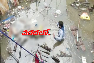 the-dead-body-floating-in-the-water-of-that-chandrayangutta-police-station-area