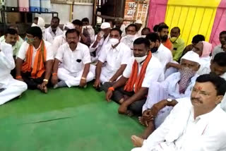 Farmers' agitation in front of State Bank