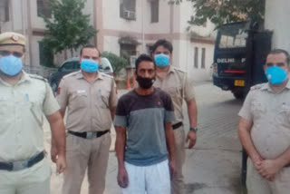 a smuggler arrested with hemp by mandawali police