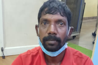 A man goes on Stabbing Folks in Bengaluru Street by Snatching the butcher’s knife  കത്തി മോഷ്ടിച്ച് ആളുകളെ ആക്രമിച്ച പ്രതി അറസ്റ്റിൽ  ബെംഗളൂരു  ബെംഗളൂരു ആക്രമണം  man goes on Stabbing Folks in Bengaluru  Snatching the butcher’s knife