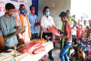 cloth distribution by viklaang manav Seva Center