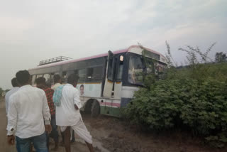 Bus Accident In Vikarabad District four passengers injured