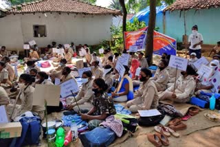 home guard jawans protest against their demand in chaibasa