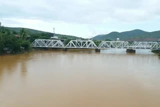 water level in the Payakaravupeta Thandava river is gradually rising