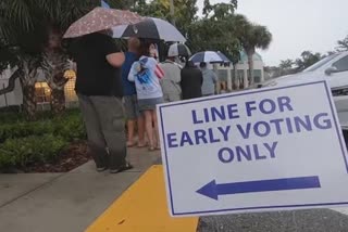 Floridians line up in the rain for early voting