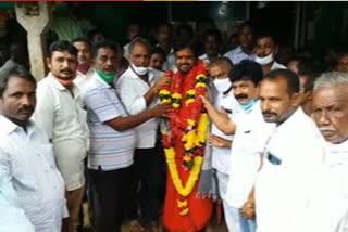 ysrcp leaders honor directors of Fisheries and Devangula Corporation