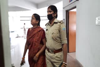 Woman attempted self-immolation in Jamshedpur, attempted self-immolation in Jamshedpur, news of Jamshedpur Parsudih police station, जमशेदपुर में महिला ने की आत्मदाह की कोशिश, जमशेदपुर में आत्मदाह का प्रयास, जमशेदपुर परसुडीह थाना  की खबरें