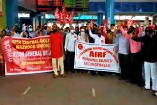 employees protest to pay railway bonus