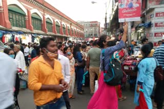 festival crowd in kolkata market