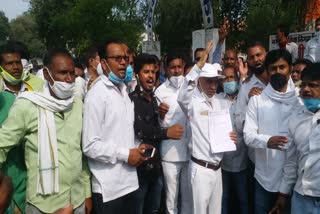 Congress proteste on issue of farmers in chhindwara