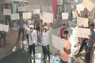 youth congress protest against waterlogging issue in kirari