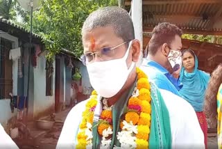 bjd-candidates-are-campaigning-from-house-to-house-for-the-by-elections-in-balasore