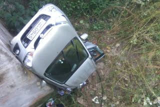 car fell into ditch in bhoranj