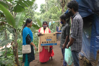 നിർധന കുടുംബത്തിലെ വിദ്യാർഥികൾക്ക് കൈത്താങ്ങായി ഒരു കൂട്ടം യുവാക്കൾ  വിദ്യാർഥികൾക്ക് കൈത്താങ്ങായി ഒരു കൂട്ടം യുവാക്കൾ  രാജകുമാരി  rajakkad  young people helping students