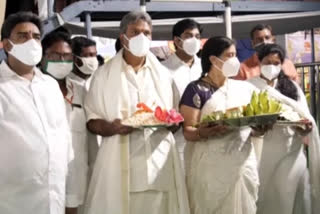 vijayawada mp kesineni nani visits indrakeeladri durga temple