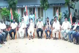 congress leaders protest in front of wanaparthy district bus depot