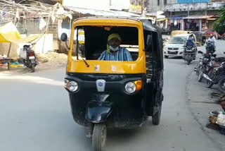 auto-rickshaw-drivers-earnings-affected-amid-corona-pandemic-in-raigarh