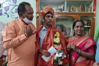 Prabhu Chauhan meets Bidar student's