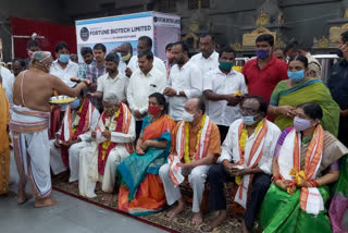 yadadri temple visit by mp keshav rao and mandali deputy chairman vidyasagar