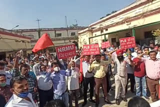 railway employees protest in moradabad uttar pradesh