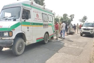 ट्रक ने बाइक को मारी टक्कर, Truck collided with bike