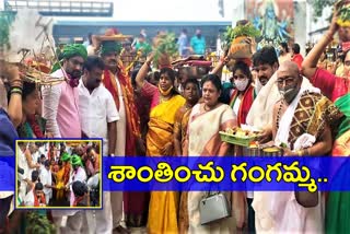 mayor-bonthu-ram-mohan-and-minister-talasani-special-prayers-to-musi-river-at-purana-pool