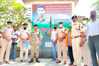 sp and crpf commandant pay tribute to the martyrs in gariyaband