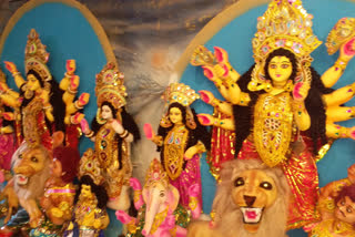 sculptor facing loss while making small durga maa statue