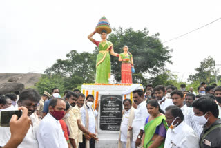 warangal mayor gunda prakash integrated bathukamma statue