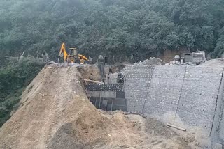 damaged-mussoorie-tehri-bypass-near-laxmanpuri-caused-trouble