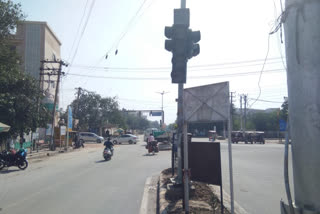 Signal light off at main square of Dwarka in delhi